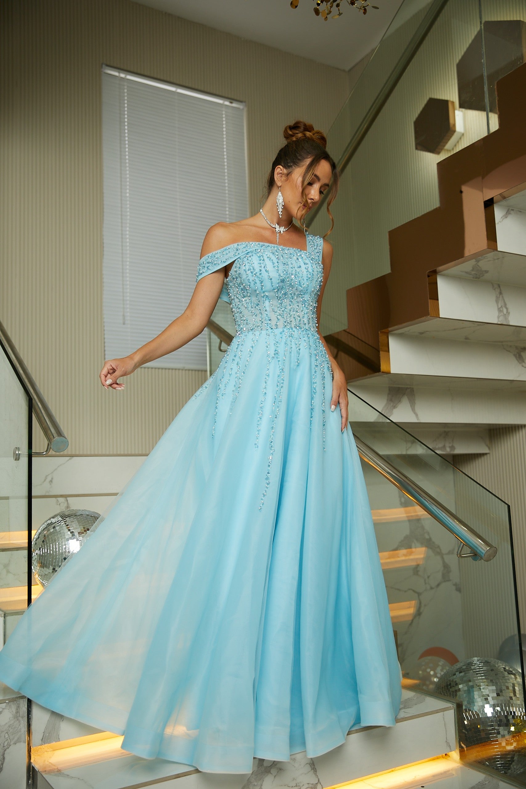A-Line/Princess Organza Beading Scoop Sleeveless Floor-Length Dresses