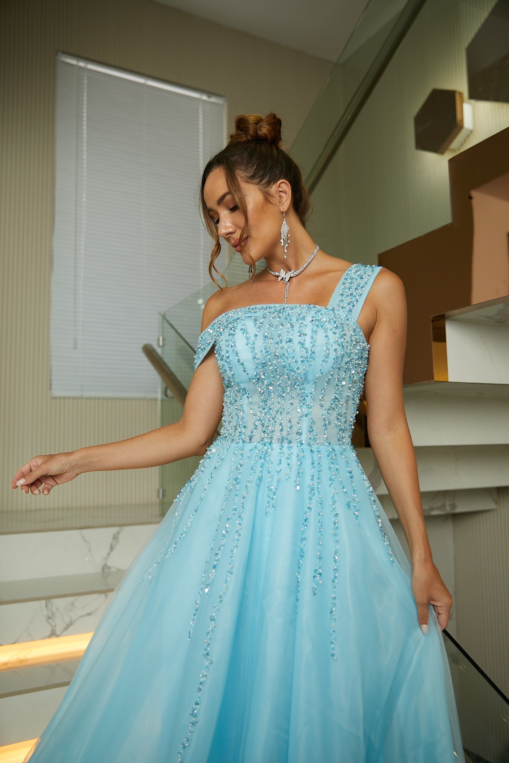 A-Line/Princess Organza Beading Scoop Sleeveless Floor-Length Dresses