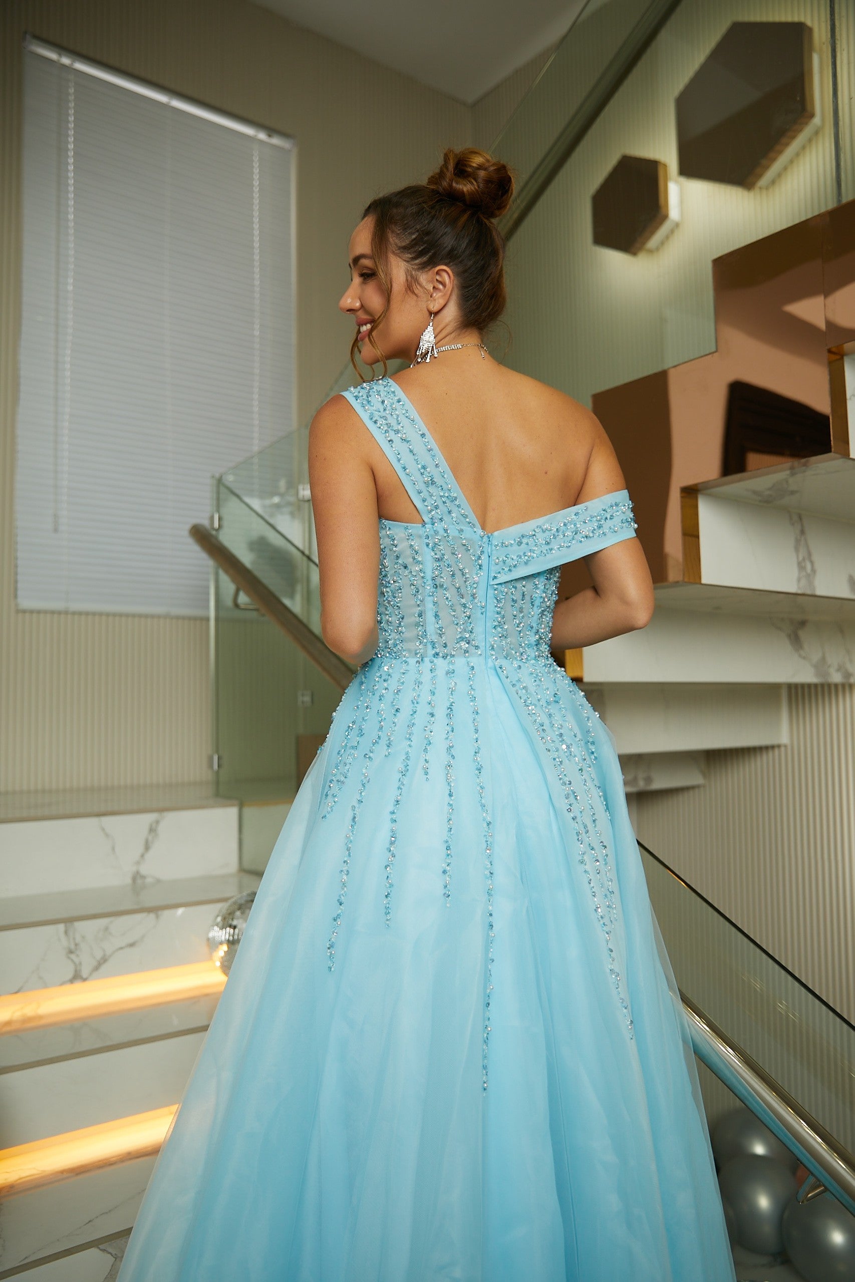 A-Line/Princess Organza Beading Scoop Sleeveless Floor-Length Dresses
