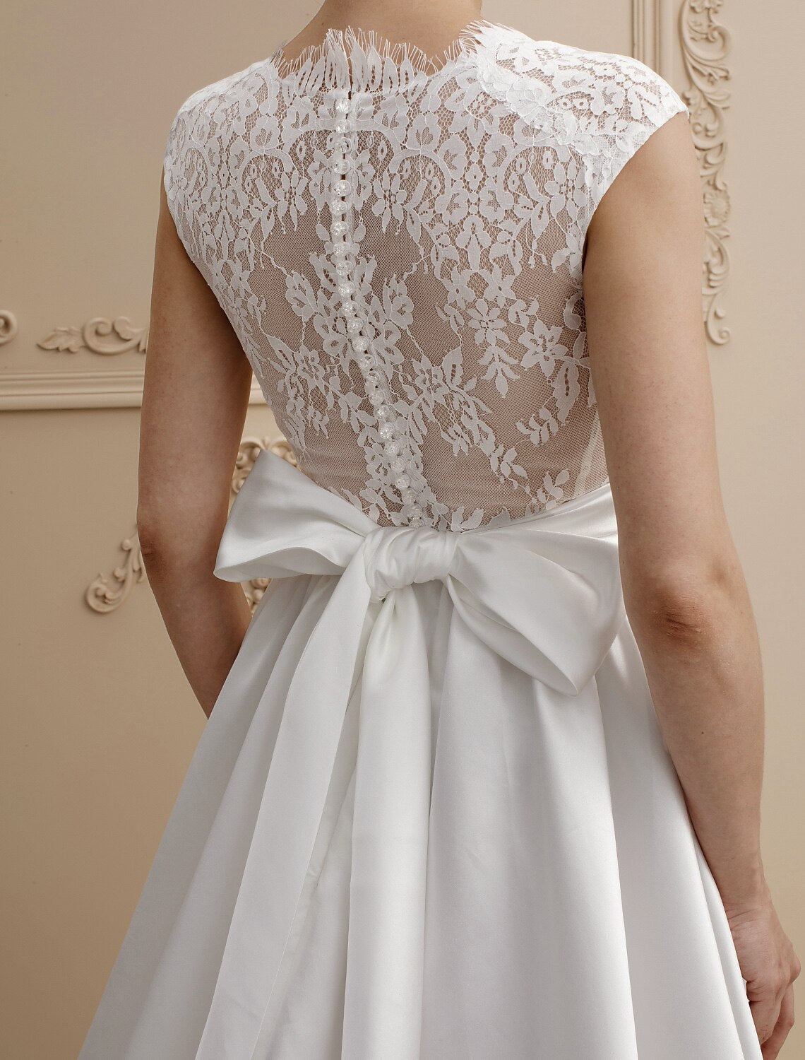 Wedding Dresses A-Line V Neck Cap Sleeve Court Train Lace Over Satin Bridal Gowns With Sashes / Ribbons Bow(s)