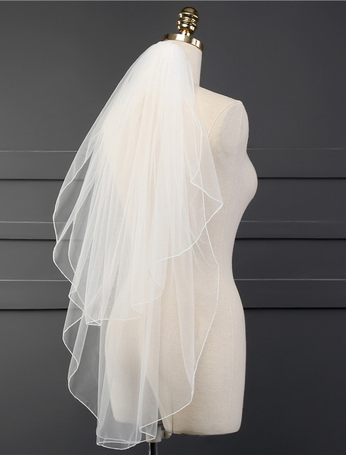 Two-tier Classic Style Wedding Veil Fingertip Veils with Solid Tulle