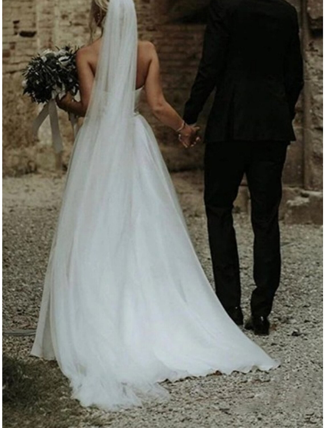 Beach Boho Wedding Dresses Sheath / Column Sweetheart Sleeveless Court Train Satin Bridal Gowns With Pleats