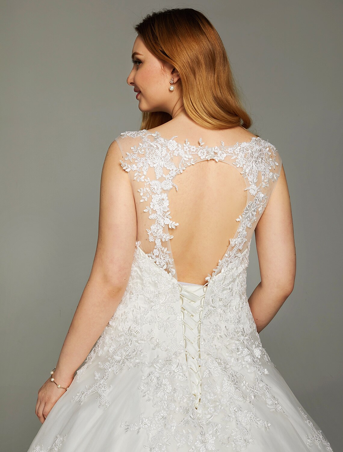 Hall Wedding Dresses Princess Illusion Neck Sleeveless Chapel Train Satin Bridal Gowns With Appliques