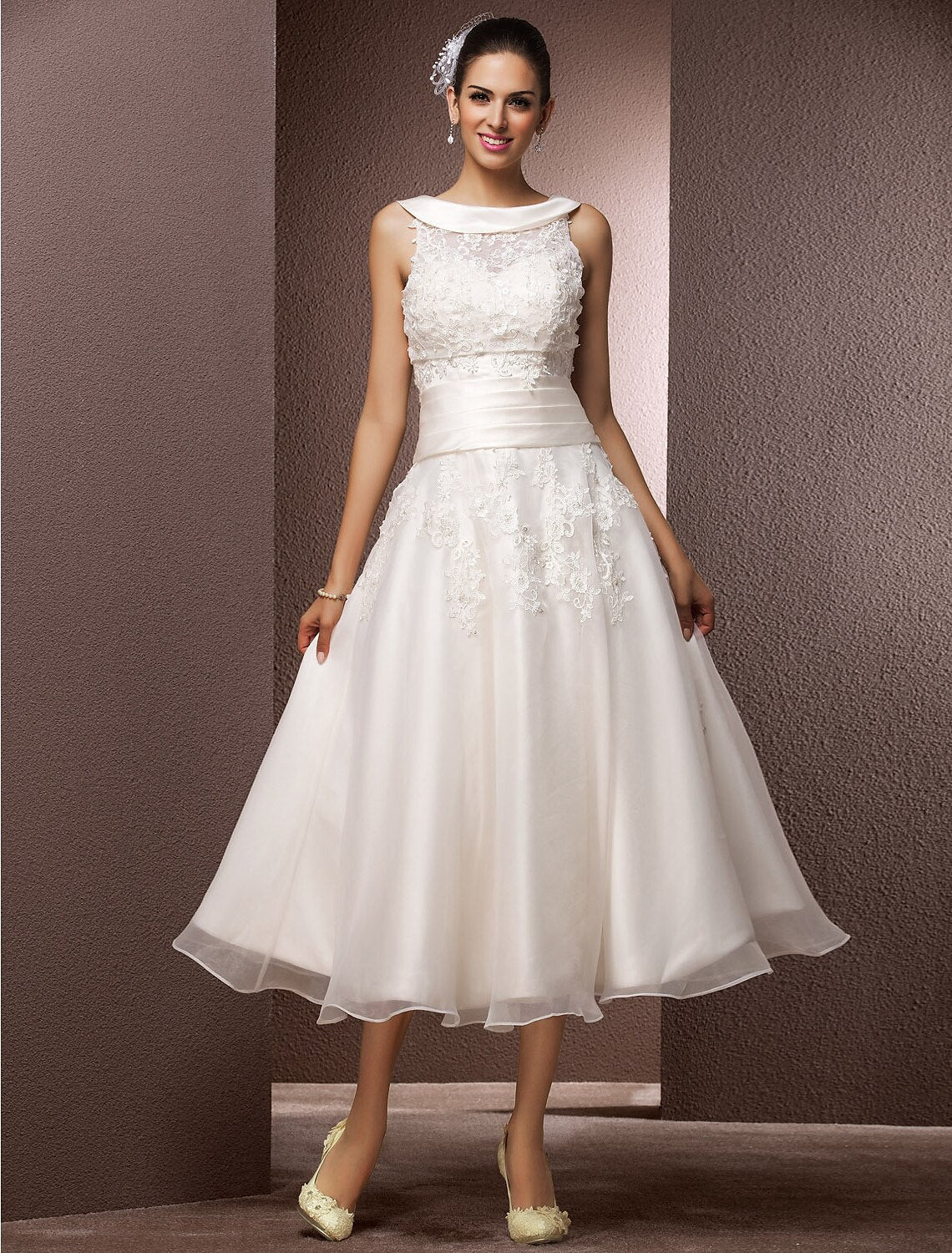 Hall Wedding Dresses A-Line Illusion Neck Sleeveless Tea Length Lace Bridal Gowns With Pearl Beading Summer Wedding Party