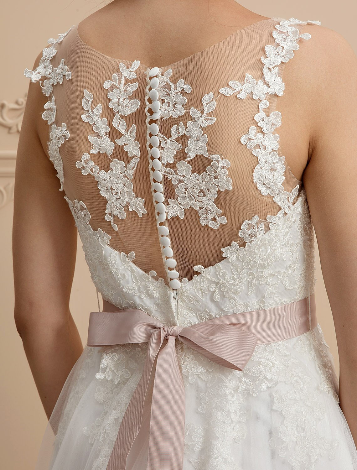 Hall Wedding Dresses A-Line Jewel Neck Sleeveless Court Train Tulle Bridal Gowns With Sashes / Ribbons Appliques