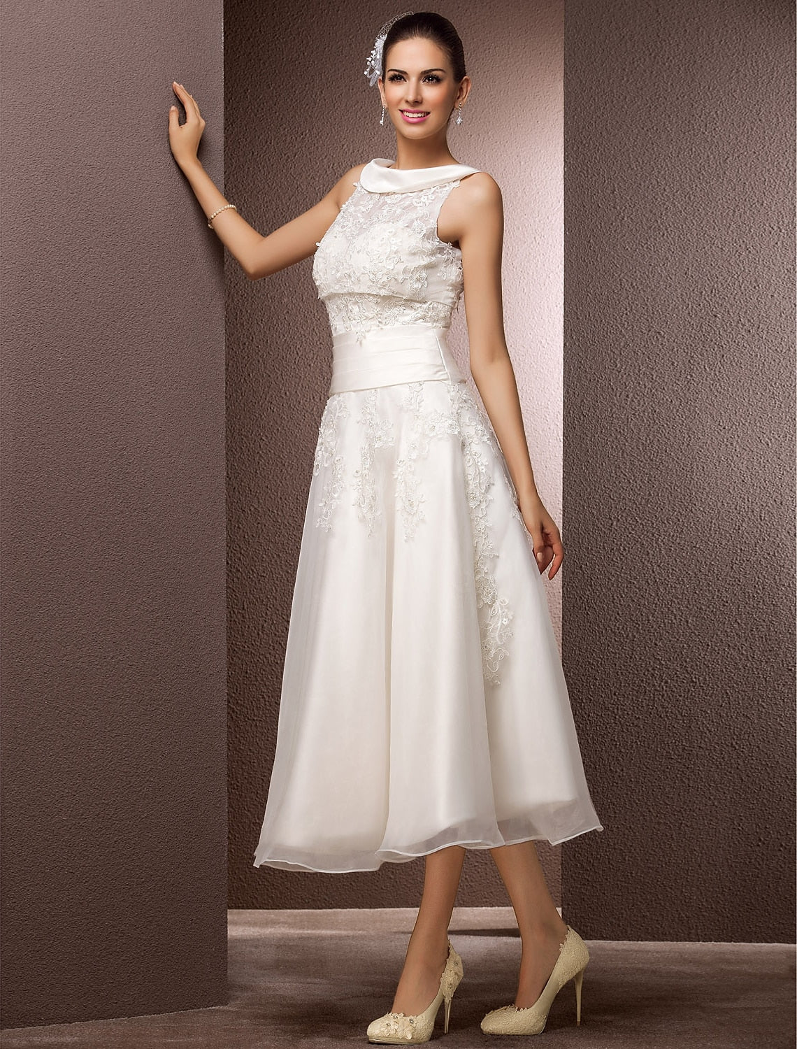 Hall Wedding Dresses A-Line Illusion Neck Sleeveless Tea Length Lace Bridal Gowns With Pearl Beading Summer Wedding Party