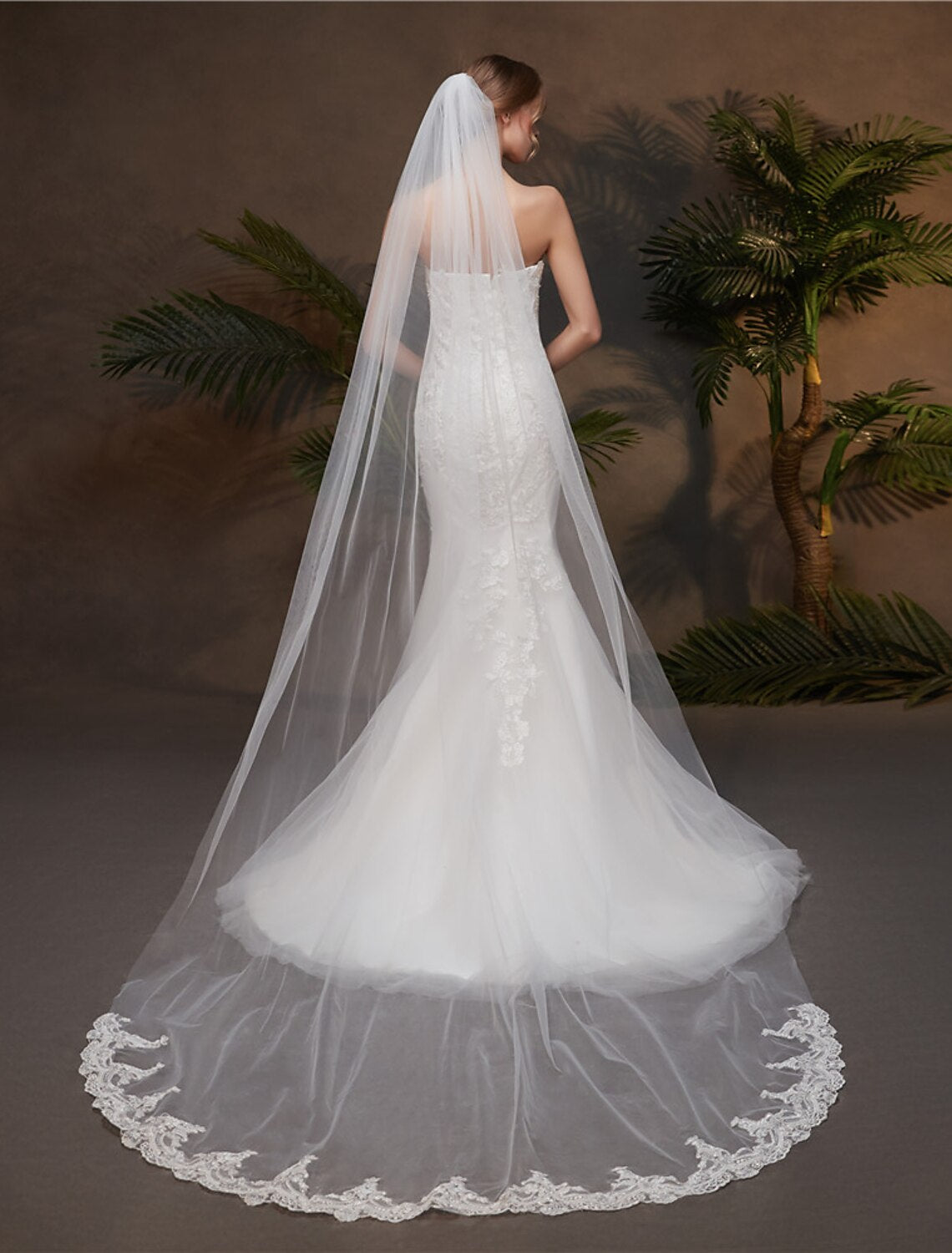 One-tier Lace Applique Edge Wedding Veil Chapel Veils with Appliques Tulle