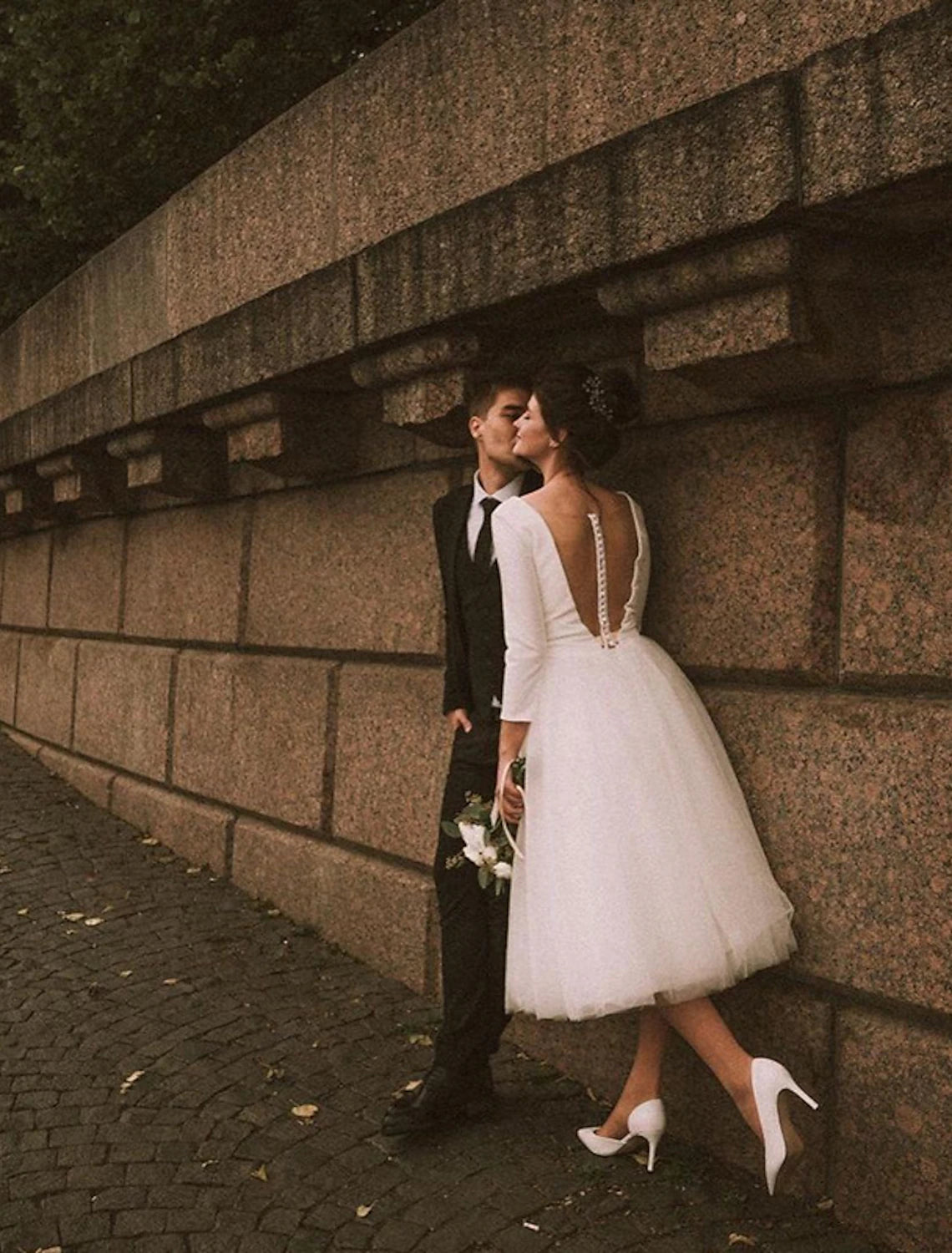 Reception Vintage 1940s / 1950s Little White Dresses Fall Wedding Dresses A-Line V Neck Long Sleeve Tea Length Satin Bridal Gowns With Solid Color Summer Wedding Party