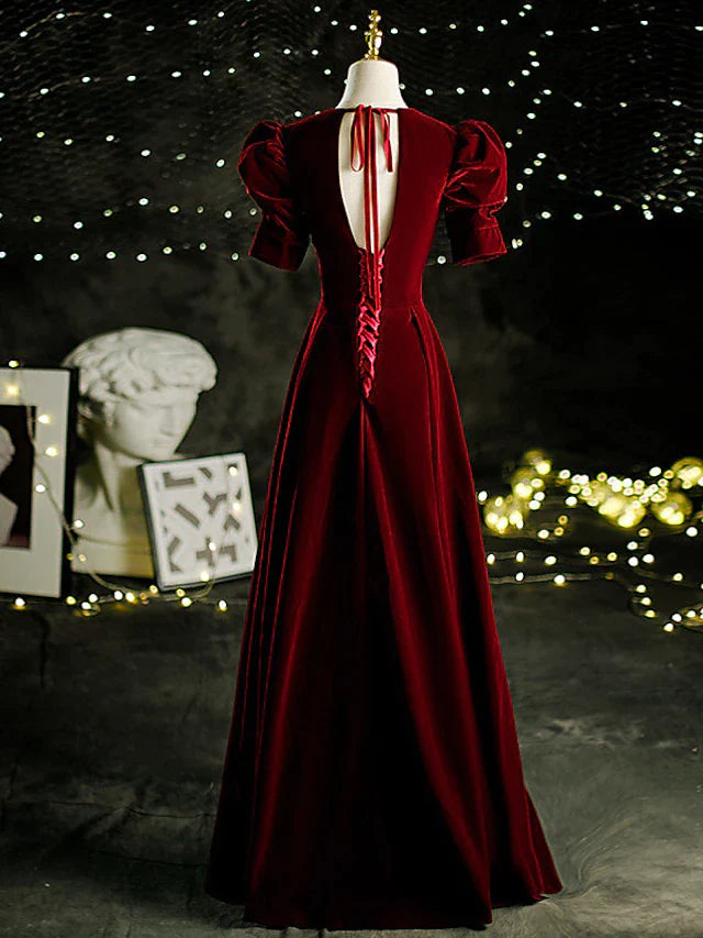 A-Line Mother of the Bride Dress Vintage Elegant V Neck Sweep / Brush Train Velvet Short Sleeve with Pleats