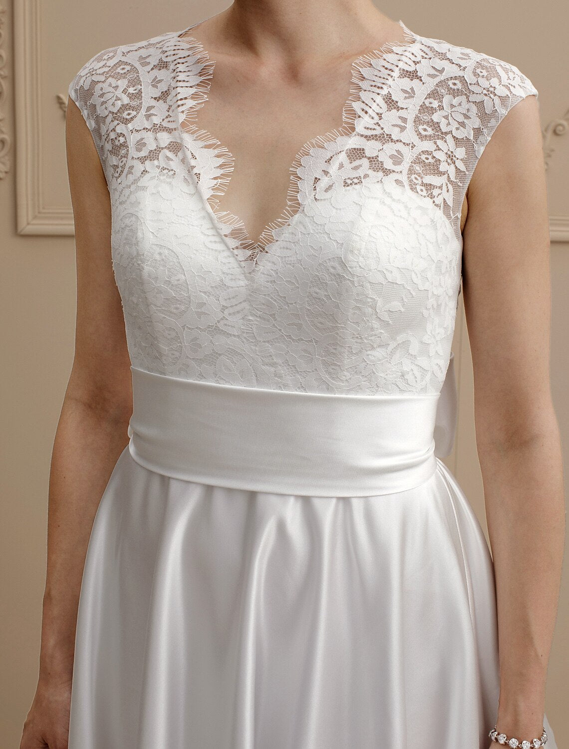 Wedding Dresses A-Line V Neck Cap Sleeve Court Train Lace Over Satin Bridal Gowns With Sashes / Ribbons Bow(s)