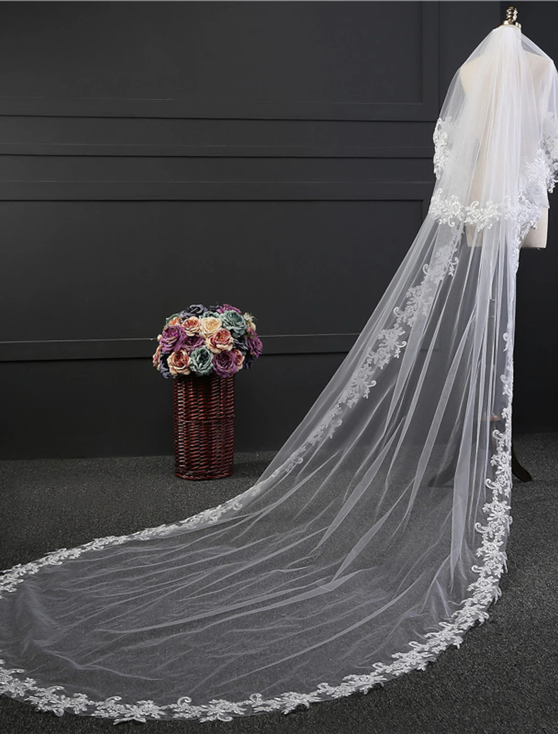 Two-tier Lace Wedding Veil Cathedral Veils with Appliques
