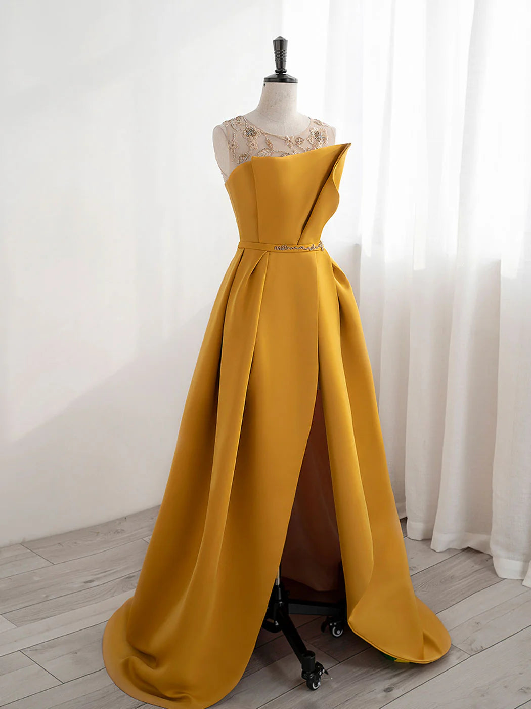 Neckline Satin Yellow Long Prom Dresses Yellow Formal with Beading Sequin