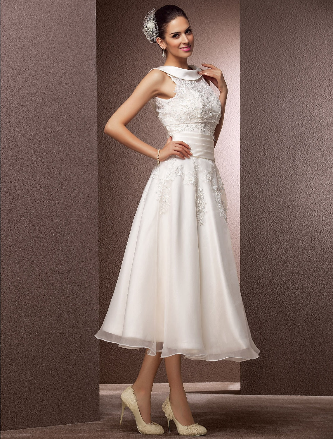 Hall Wedding Dresses A-Line Illusion Neck Sleeveless Tea Length Lace Bridal Gowns With Pearl Beading Summer Wedding Party