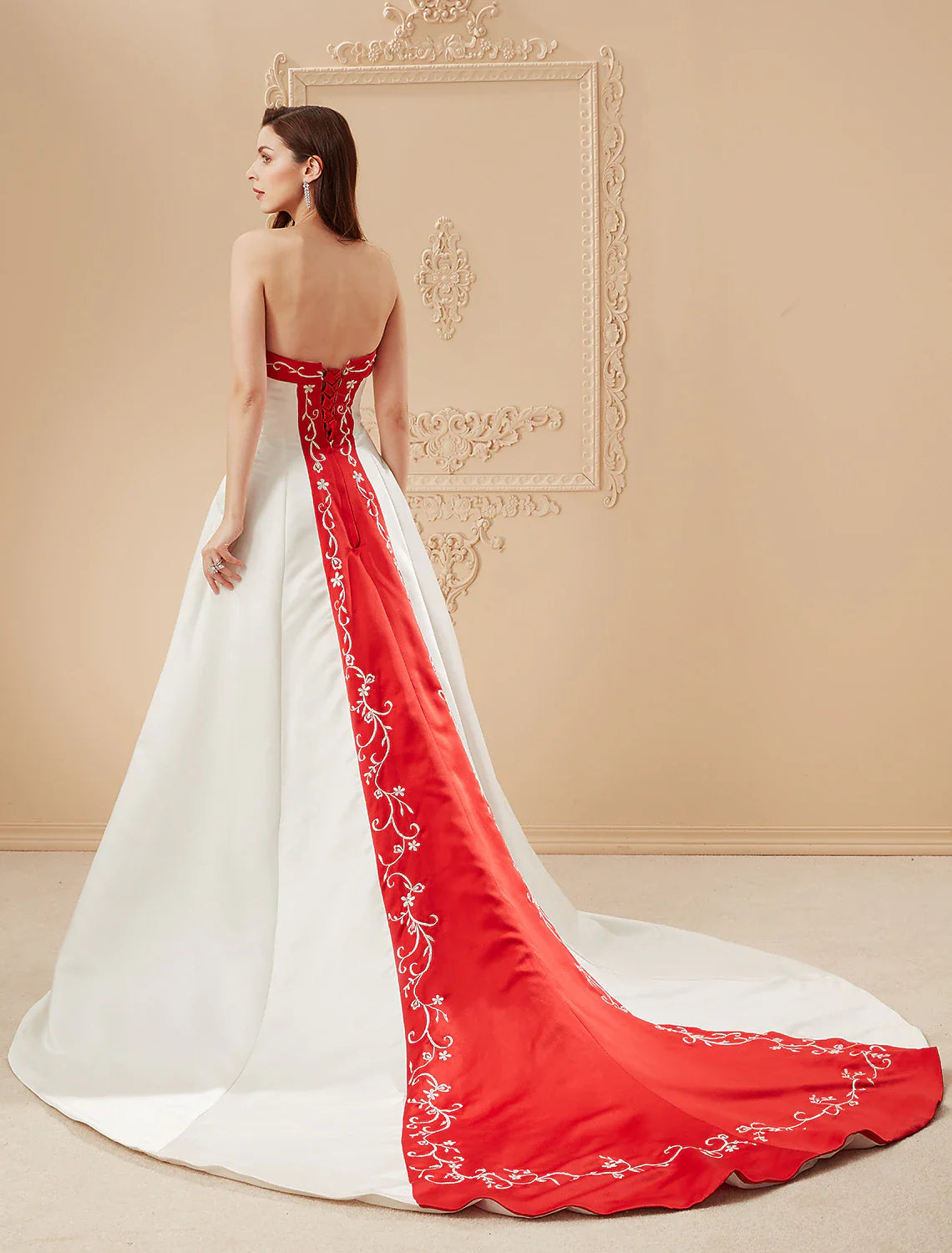 DingjiOpen Back Wedding Dresses Sweep / Brush Train Ball Gown Strapless Strapless Satin With Embroidery Appliques