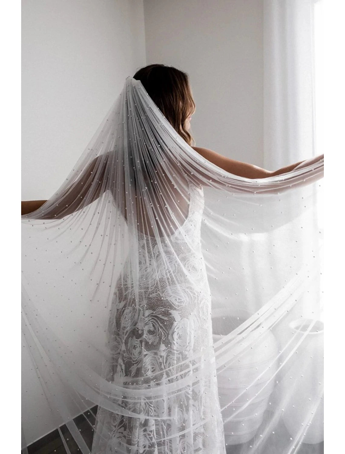 One-tier Vintage Style / Pearls Wedding Veil Cathedral Veils with Faux Pearl