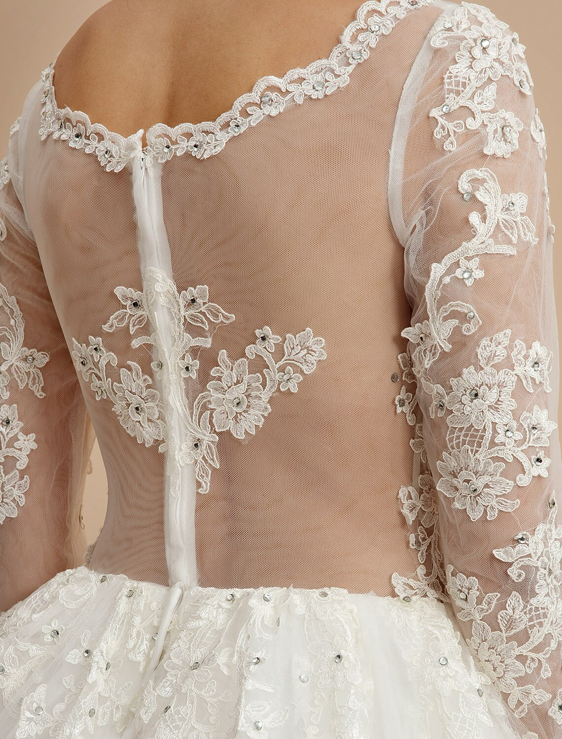 Ball Gown Wedding Dresses V Neck Chapel Train Tulle Beaded Lace Long Sleeve Beautiful Back with Beading Appliques