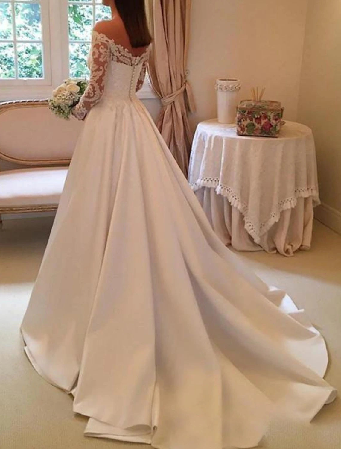 Engagement Vintage Formal Wedding Dresses Ball Gown Off Shoulder Long Sleeve Court Train Satin Bridal Gowns With Lace Insert Appliques