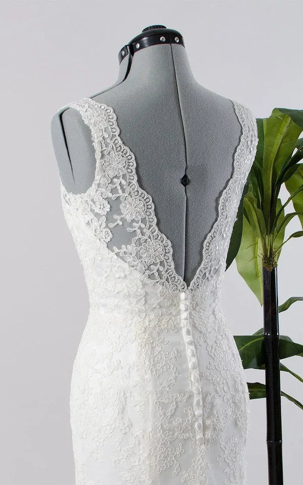 Sleeveless Lace Appliques Backless Sexy Wedding Dress with Sash