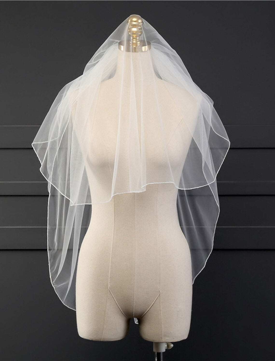Two-tier Classic Style Wedding Veil Fingertip Veils with Solid Tulle