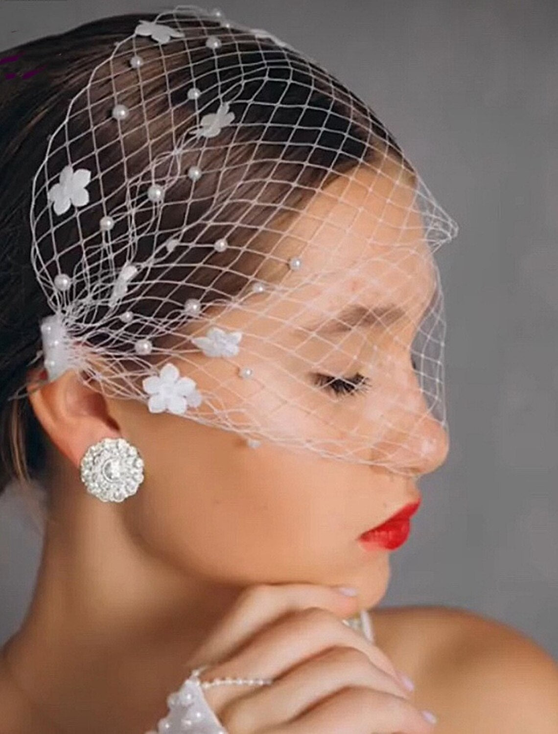 One-tier Stylish / Pearls Wedding Veil Blusher Veils / Birdcage Veils with Faux Pearl / Petal Tulle