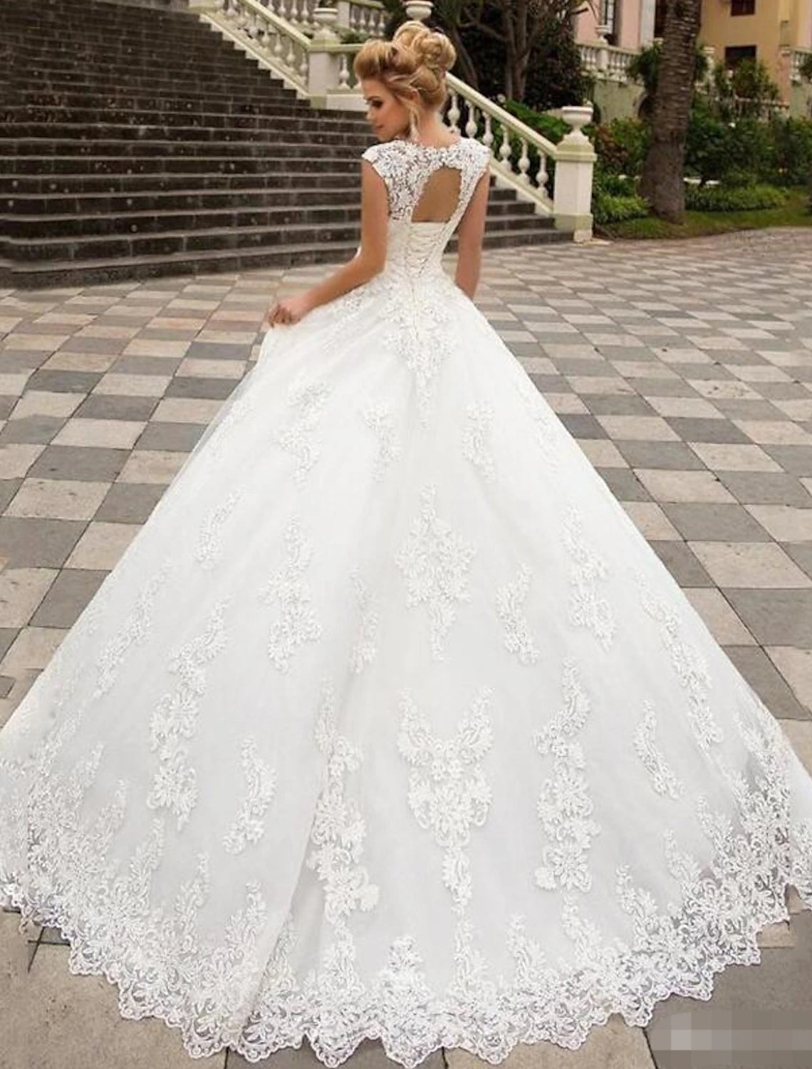 Engagement Open Back Formal Wedding Dresses Ball Gown Illusion Neck Cap Sleeve Sweep / Brush Train Lace Bridal Gowns With Appliques Summer Wedding Party