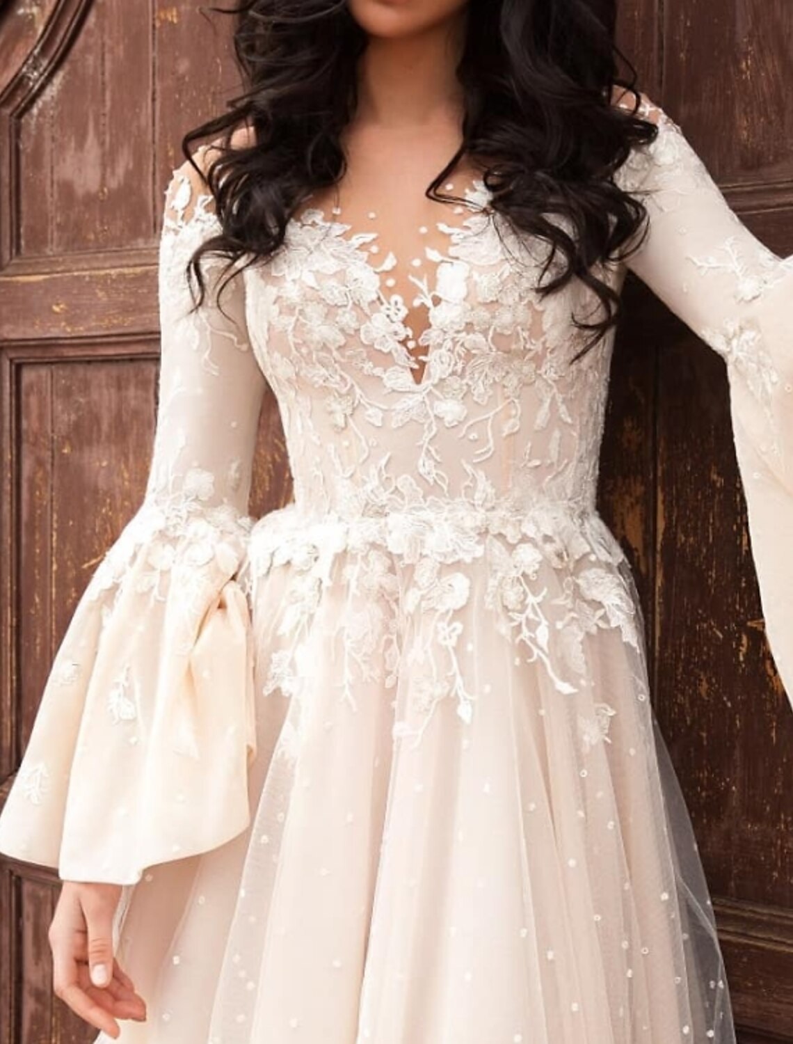 Beach Boho Wedding Dresses A-Line Off Shoulder Long Sleeve Court Train Lace Bridal Gowns With Embroidery Appliques