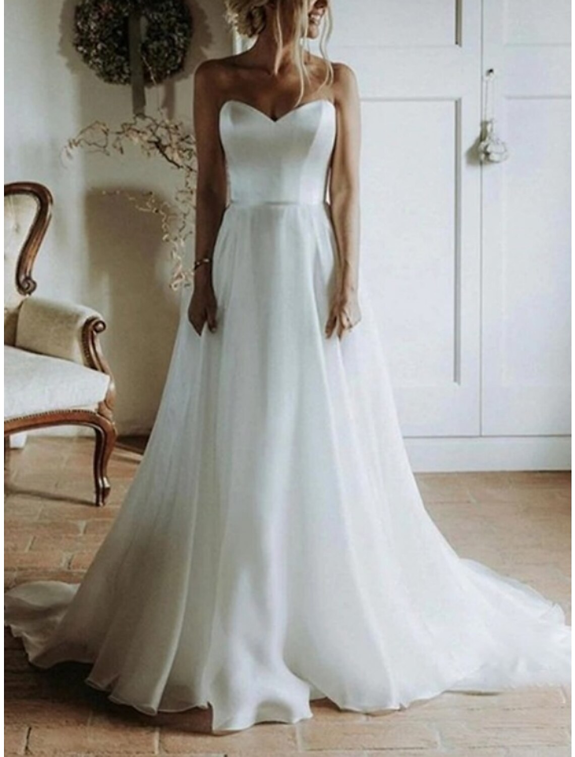 Beach Boho Wedding Dresses Sheath / Column Sweetheart Sleeveless Court Train Satin Bridal Gowns With Pleats