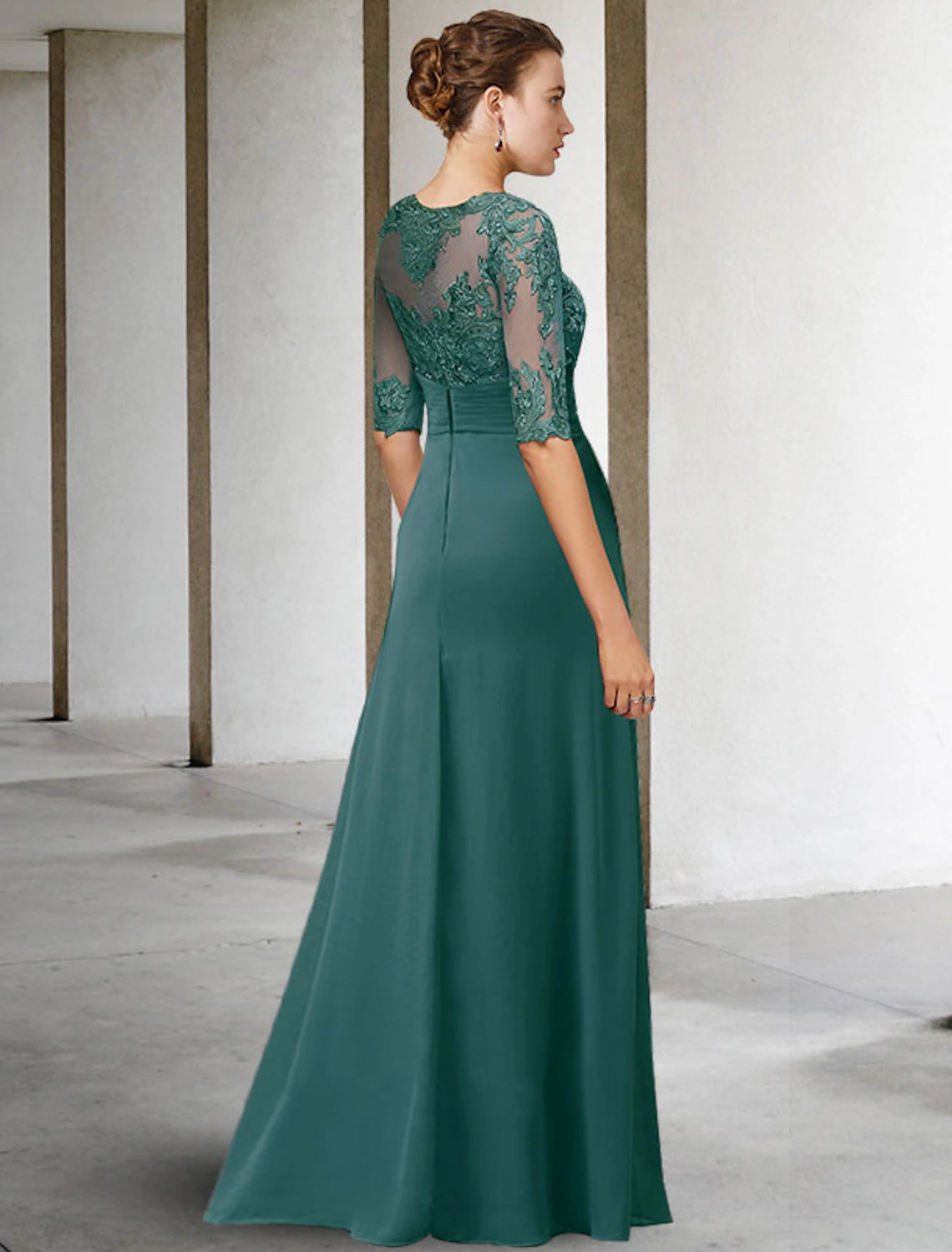 Sheath / Column Mother of the Bride Dress Wedding Guest Elegant Plus Size Jewel Neck Floor Length Chiffon Lace Short Sleeve with Appliques Side-Draped