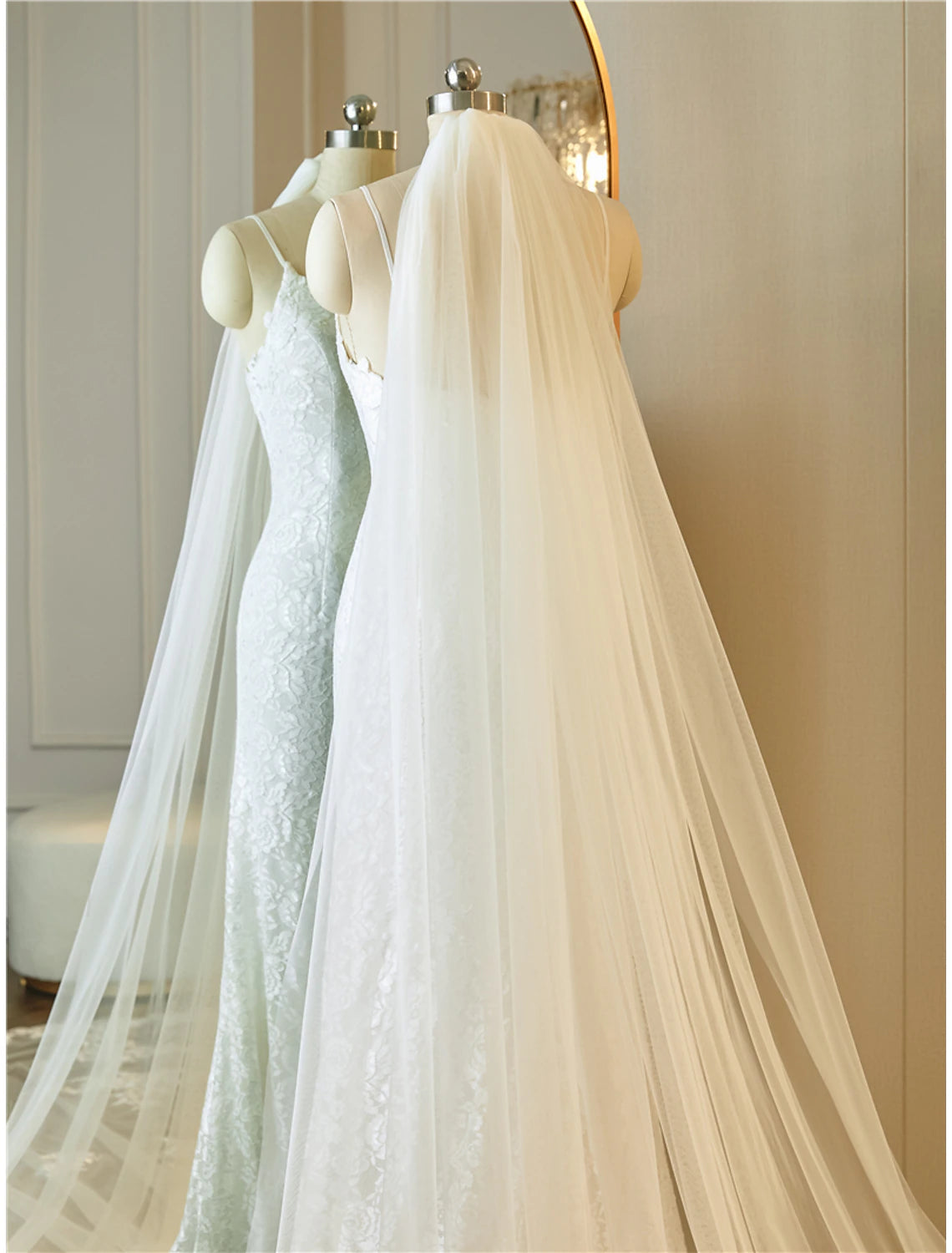 One-tier Lace Applique Edge / Lace Wedding Veil Cathedral Veils with Embroidery / Appliques / Paillette