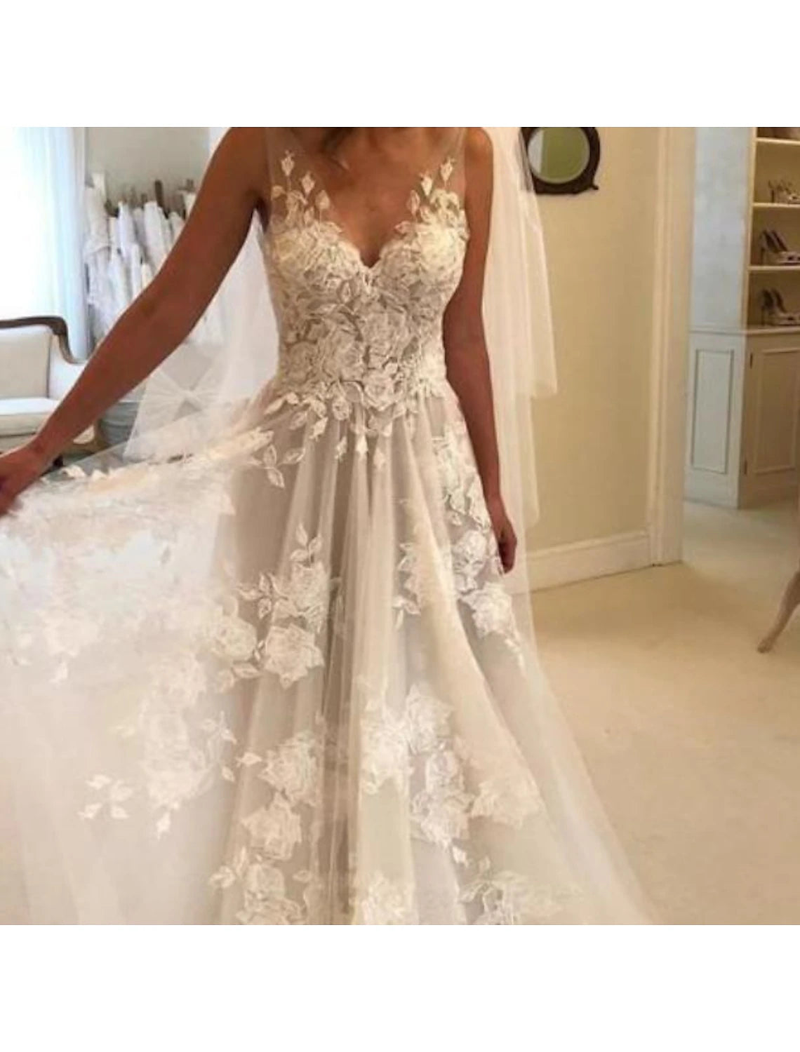 Beach Boho Wedding Dresses A-Line V Neck Sleeveless Sweep / Brush Train Lace Outdoor Bridal Gowns With Appliques Summer Fall Wedding Party