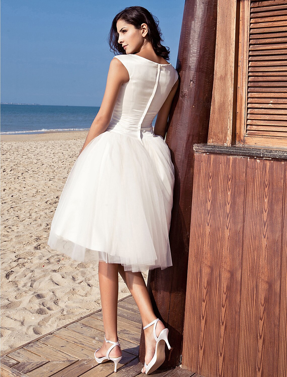 Beach Little White Dresses Wedding Dresses A-Line Scoop Neck Cap Sleeve Knee Length Satin Bridal Gowns With Draping 2023 Summer Wedding Party