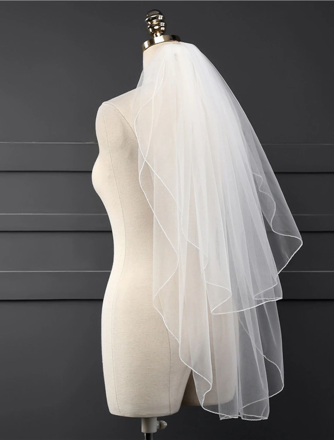 Two-tier Classic Style Wedding Veil Fingertip Veils with Solid Tulle