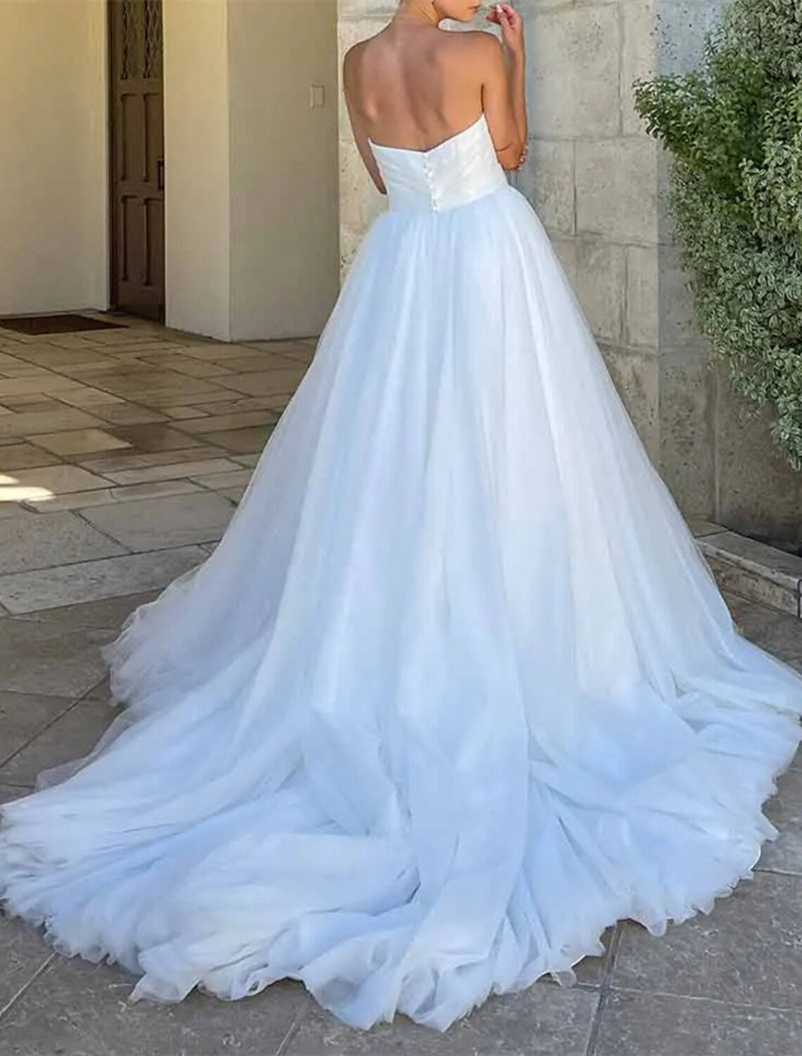 Open Back Formal Wedding Dresses Ball Gown Sweetheart Sleeveless Chapel Train Satin Bridal Gowns With Solid Color