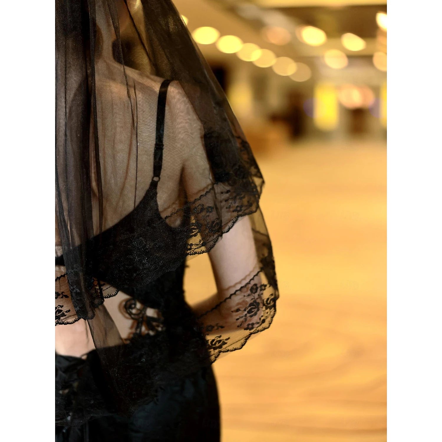 Two-tier Antique / Lace Applique Edge Wedding Veil Elbow Veils with Embroidery / Splicing