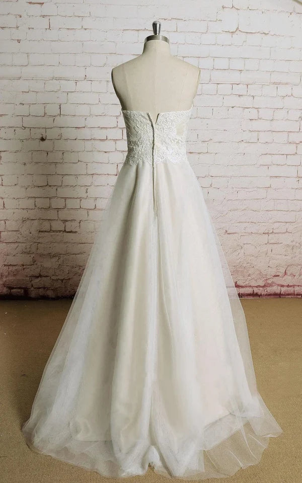 A-Line Tulle Lace Appliques Sleeveless Wedding Dress