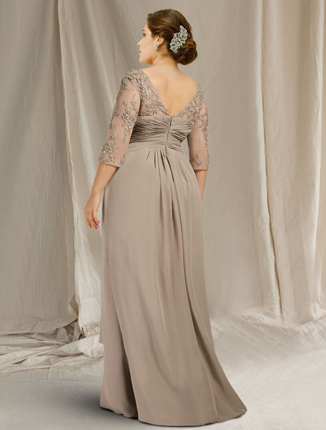 A-Line Mother of the Bride Dress Plus Size Elegant Jewel Neck Floor Length Chiffon Lace 3/4 Length Sleeve with Ruched Applique