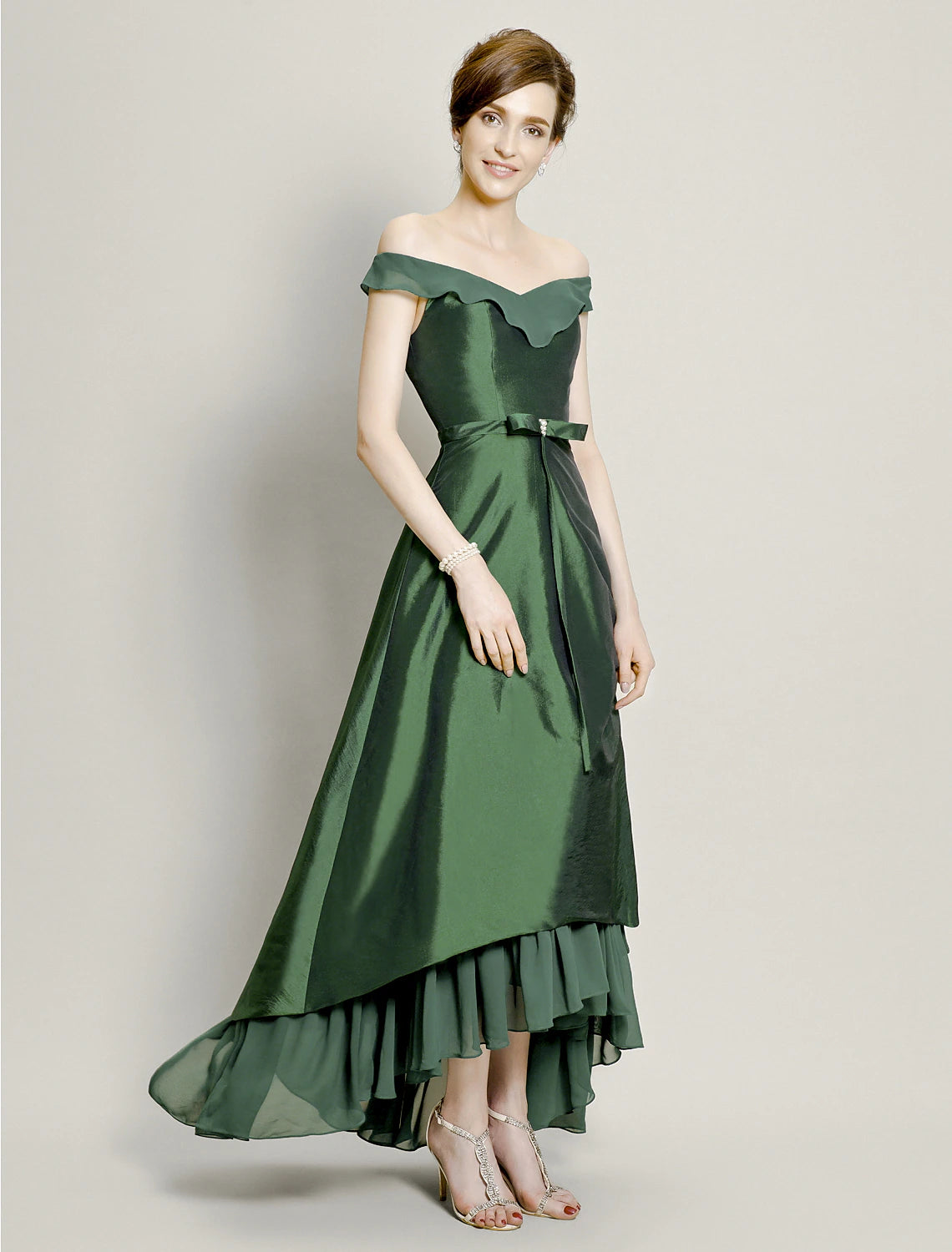 A-Line Mother of the Bride Dress Elegant High Low Off Shoulder Asymmetrical Chiffon Taffeta Short Sleeve with Pick Up Skirt Bow(s) Beading