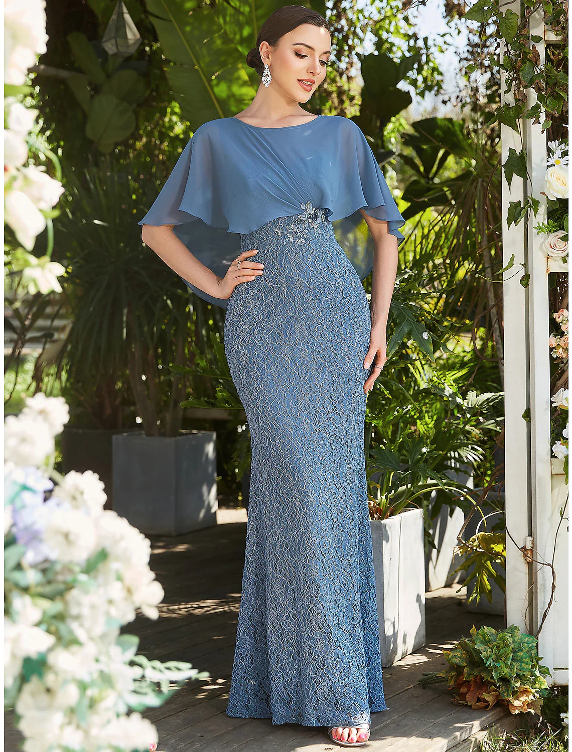 DingjiMermaid / Trumpet Fall Wedding Guest Party Dresses Elegant Dress Formal Floor Length Sleeveless Jewel Neck Capes Lace with Appliques