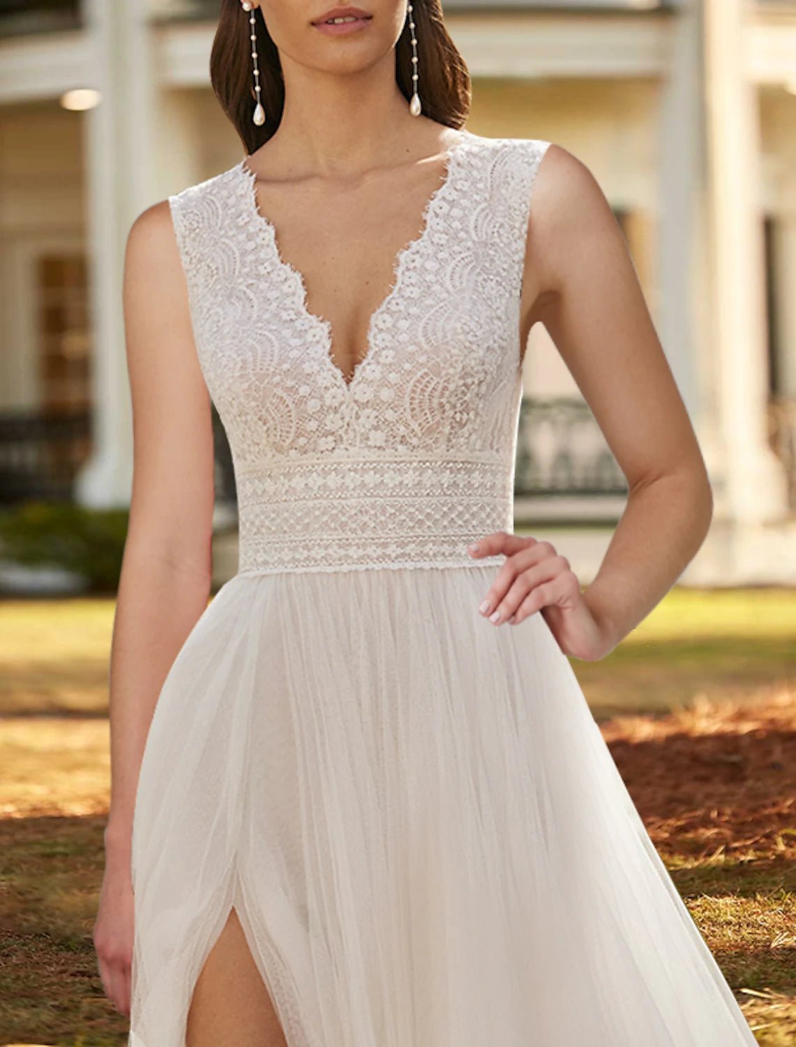 Boho Wedding Dresses A-Line V Neck Sleeveless Court Train Lace Bridal Gowns With Appliques Split Front