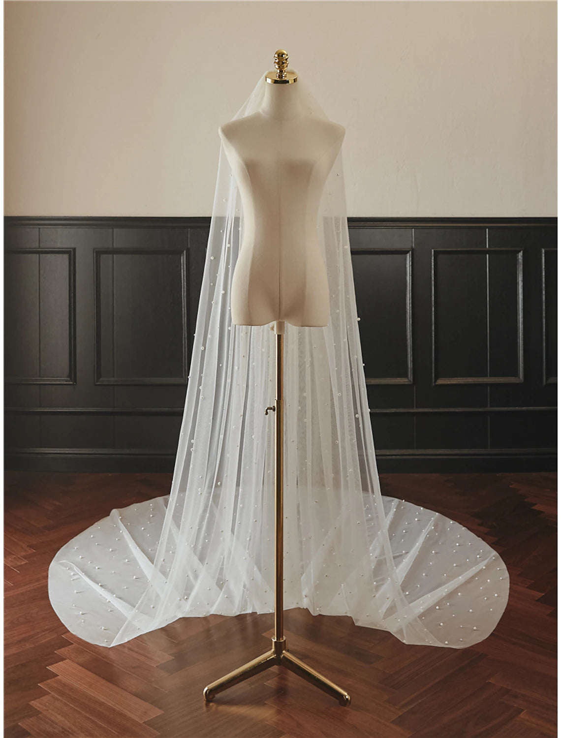 One-tier Pearls Wedding Veil Cathedral Veils with Faux Pearl 118.11 in (300cm) Tulle