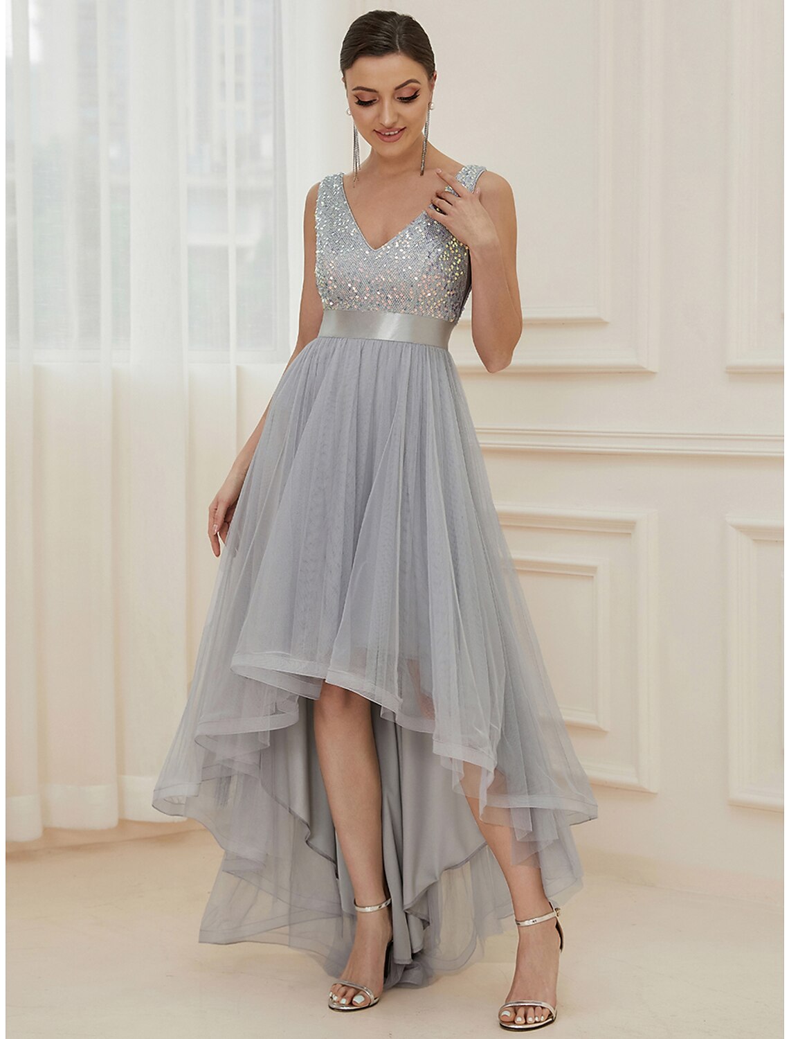 A-Line Bridesmaid Dress V Neck Sleeveless Elegant Asymmetrical Sequined with Sequin / Tier/ Sparkle & Shine