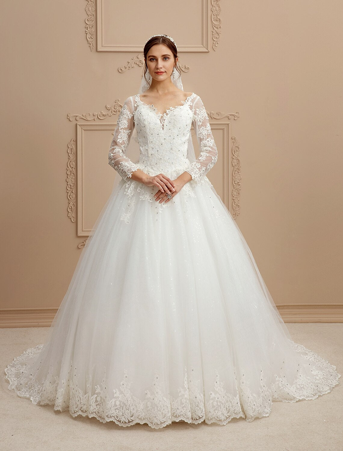 Ball Gown Wedding Dresses V Neck Chapel Train Tulle Beaded Lace Long Sleeve Beautiful Back with Beading Appliques
