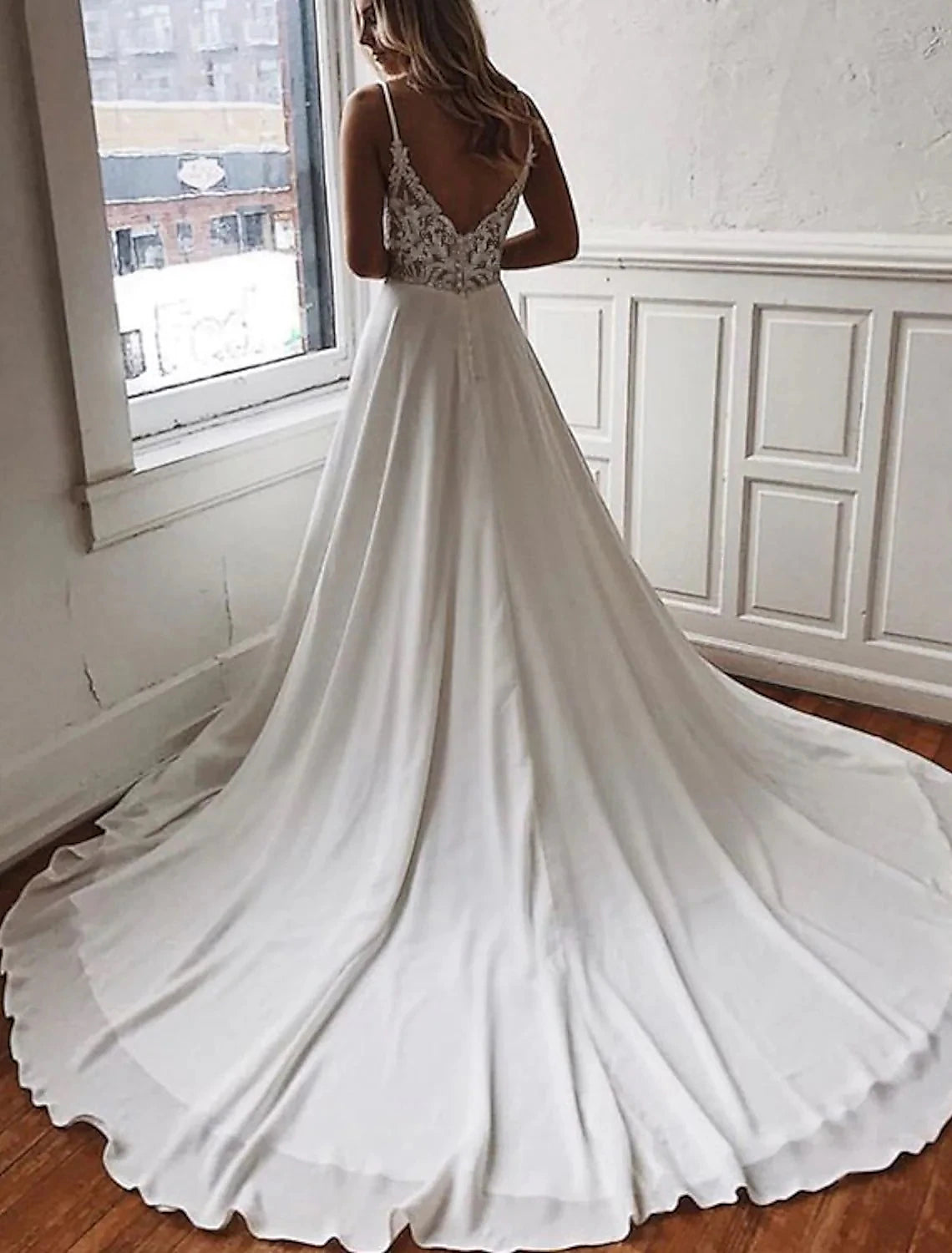 Beach Open Back Boho Wedding Dresses A-Line Camisole V Neck Spaghetti Strap Chapel Train Chiffon Bridal Gowns With Appliques Solid Color 2023 Summer Wedding Party