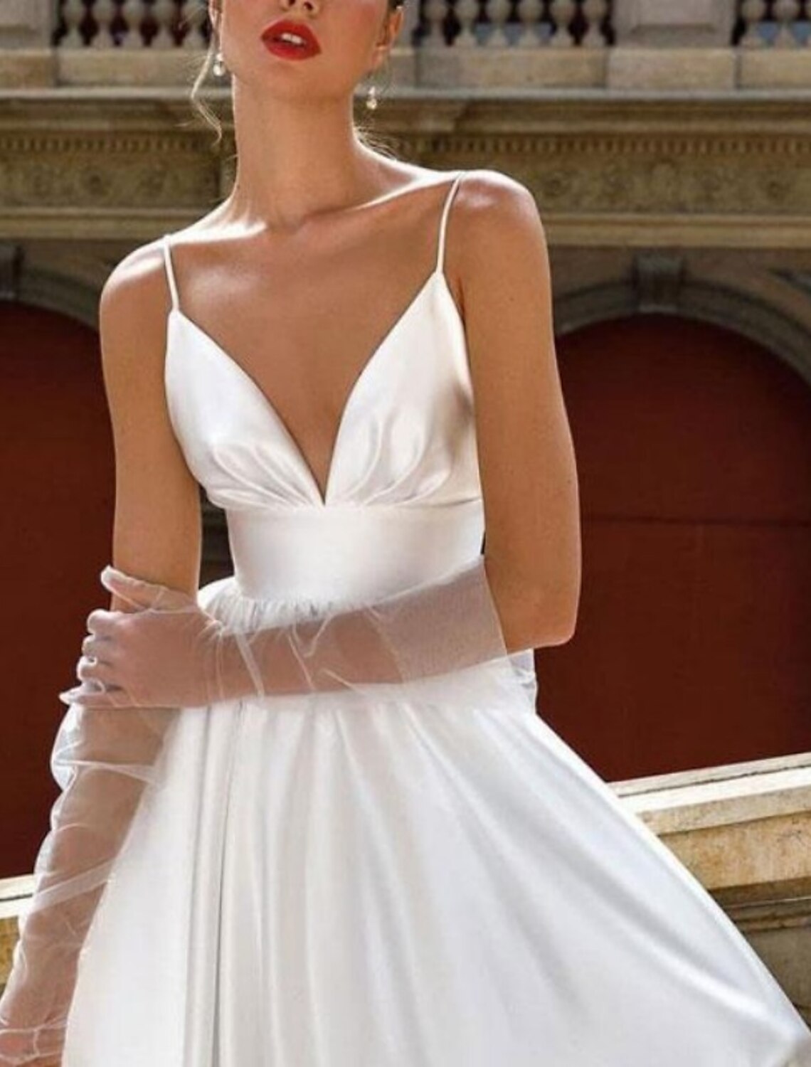 Casual Wedding Dresses A-Line Camisole V Neck Spaghetti Strap Court Train Satin Bridal Gowns With Pleats