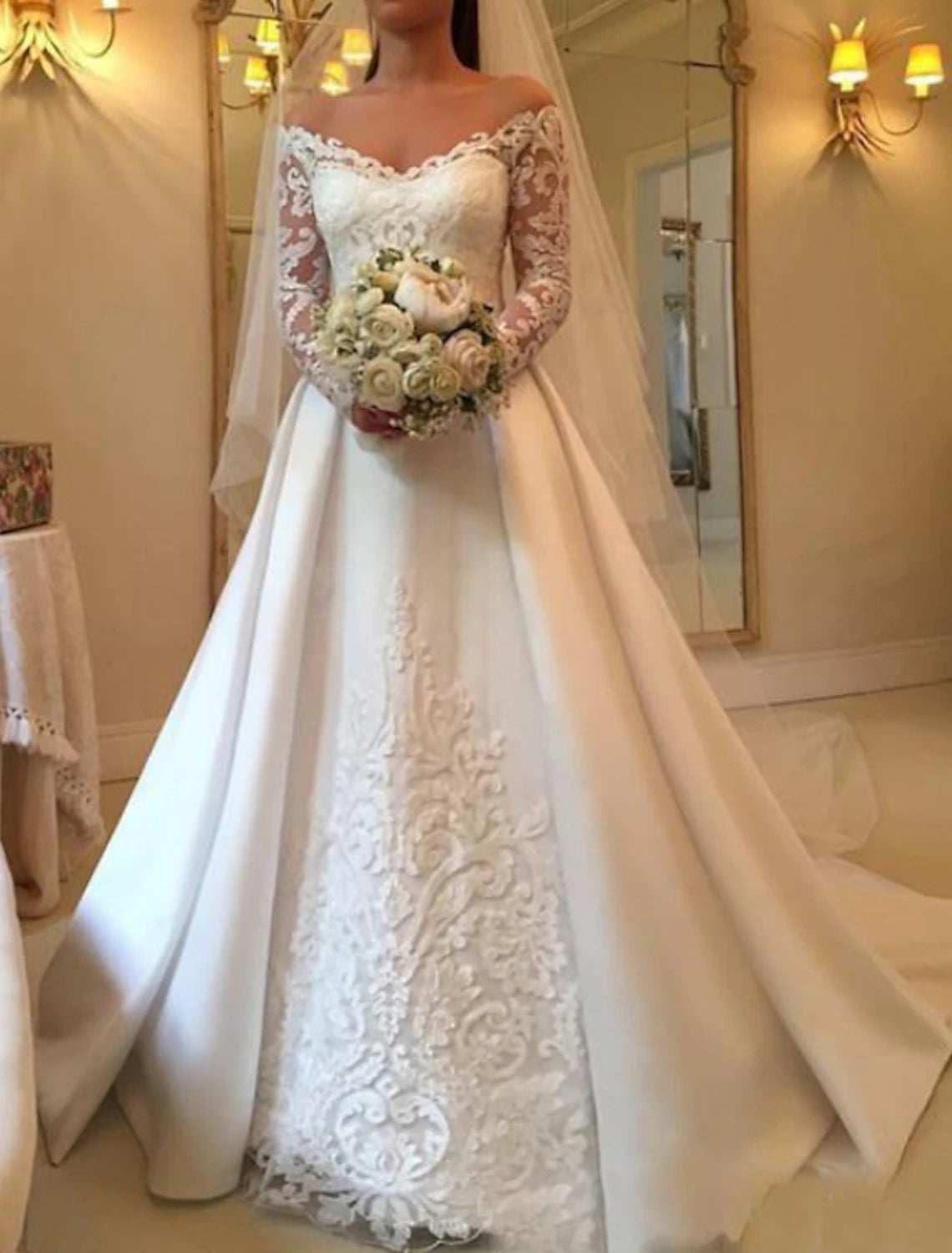 Engagement Vintage Formal Wedding Dresses Ball Gown Off Shoulder Long Sleeve Court Train Satin Bridal Gowns With Lace Insert Appliques