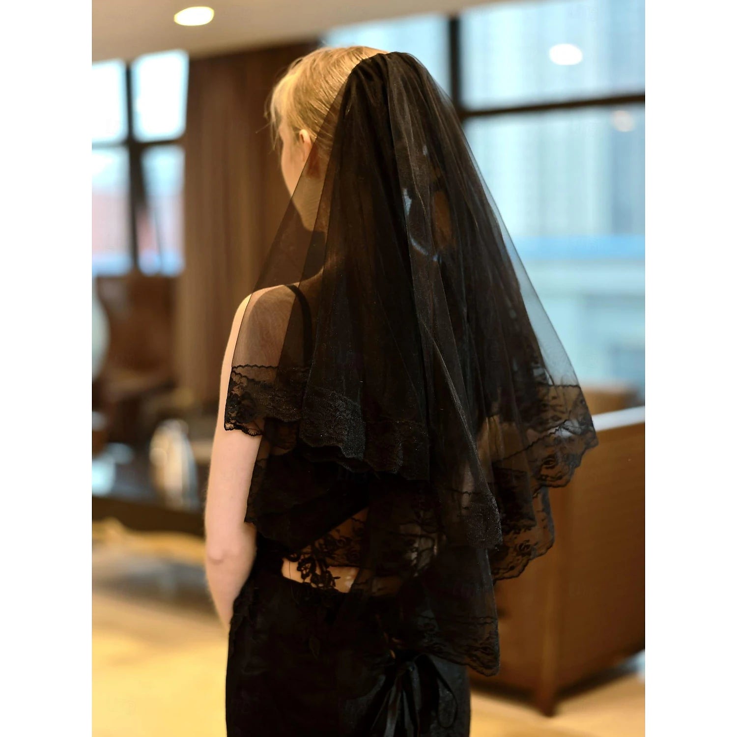 Two-tier Antique / Lace Applique Edge Wedding Veil Elbow Veils with Embroidery / Splicing